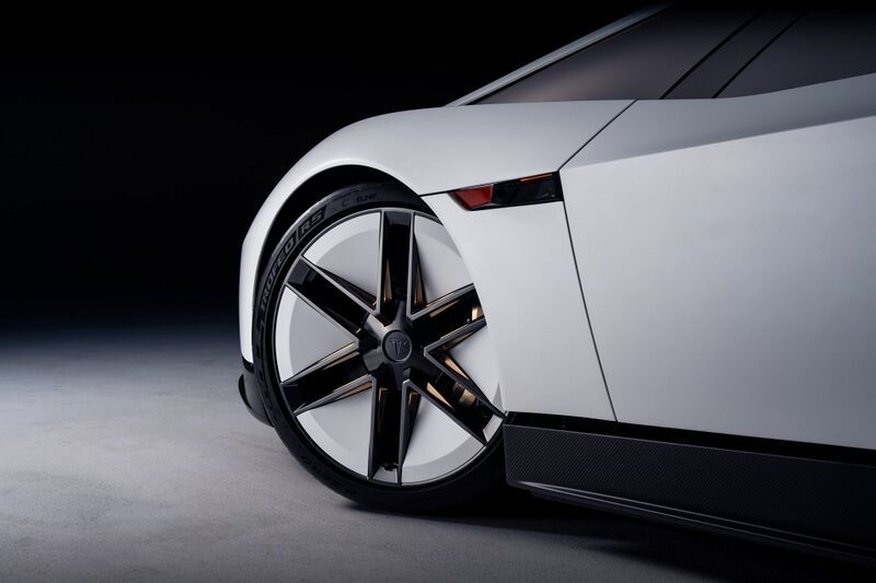 File:Tesla Roadster 2026 wheel (Tesla).jpg